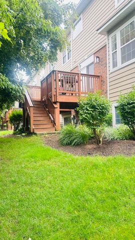 135 Tanglewood Drive 29, Glen Ellyn, IL 60137