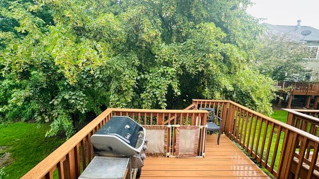 135 Tanglewood Drive 29, Glen Ellyn, IL 60137