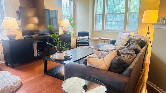135 Tanglewood Drive 29, Glen Ellyn, IL 60137