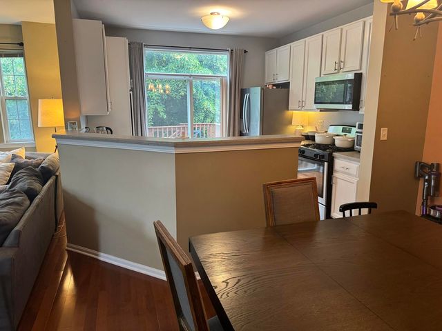 135 Tanglewood Drive 29, Glen Ellyn, IL 60137