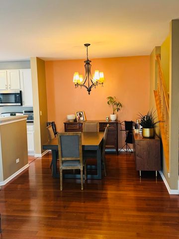 135 Tanglewood Drive 29, Glen Ellyn, IL 60137