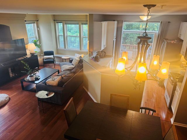 135 Tanglewood Drive 29, Glen Ellyn, IL 60137