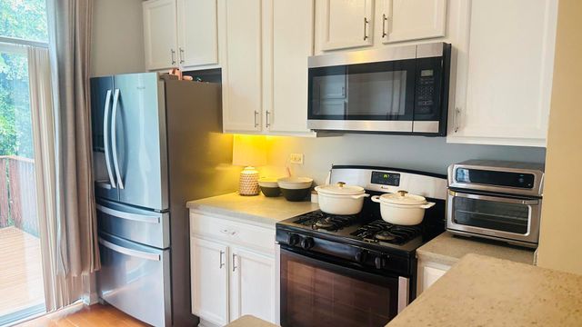 135 Tanglewood Drive 29, Glen Ellyn, IL 60137