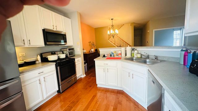 135 Tanglewood Drive 29, Glen Ellyn, IL 60137