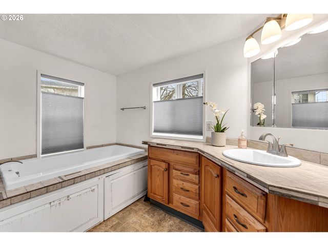 15411 Se MILL PLAIN Blvd C12, Vancouver, WA 98684