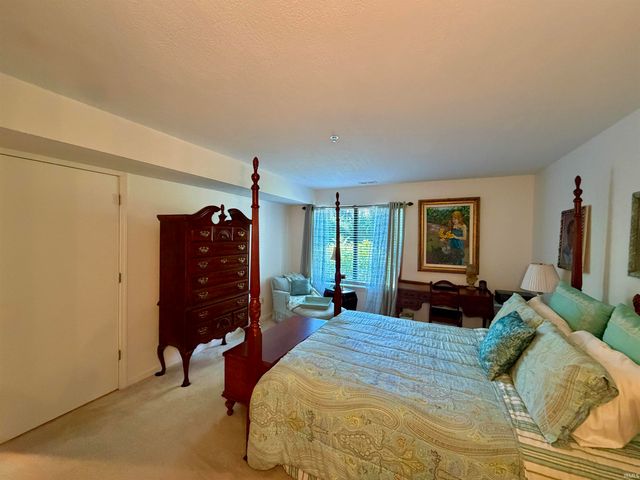 9525 S Pointe Lasalles Dr Unit 86, Bloomington, IN 47401