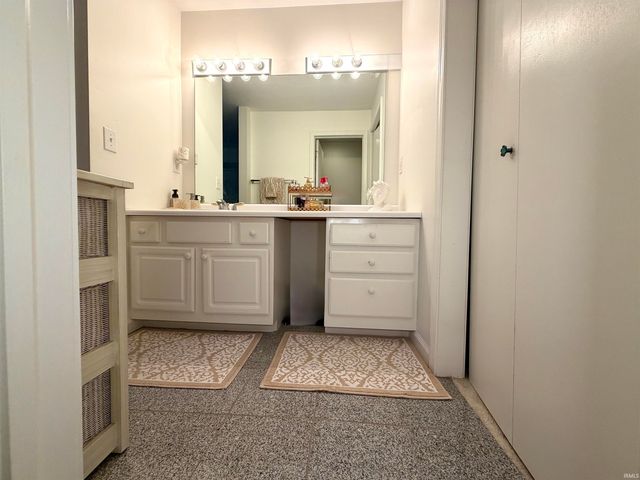 9525 S Pointe Lasalles Dr Unit 86, Bloomington, IN 47401