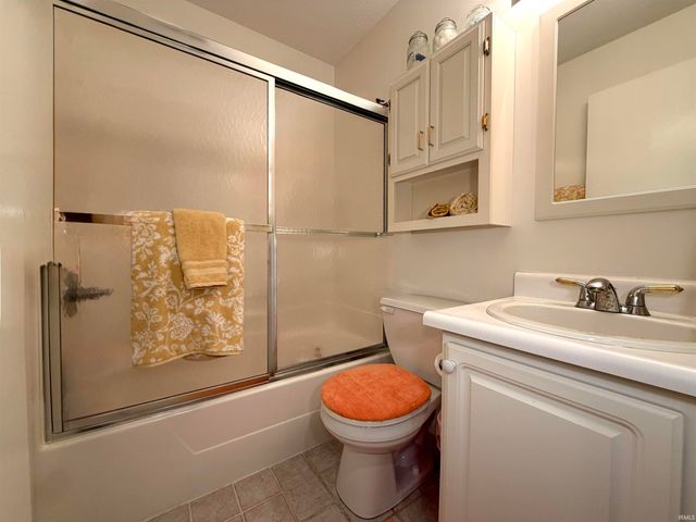 9525 S Pointe Lasalles Dr Unit 86, Bloomington, IN 47401