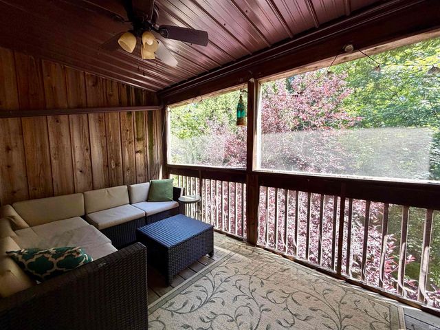 9525 S Pointe Lasalles Dr Unit 86, Bloomington, IN 47401