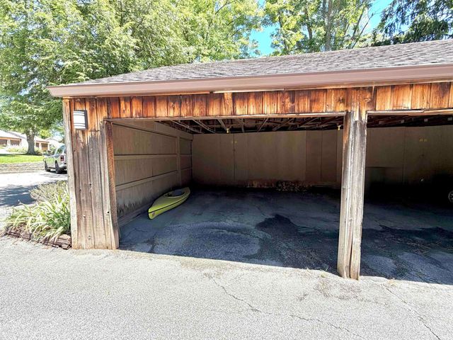 9525 S Pointe Lasalles Dr Unit 86, Bloomington, IN 47401
