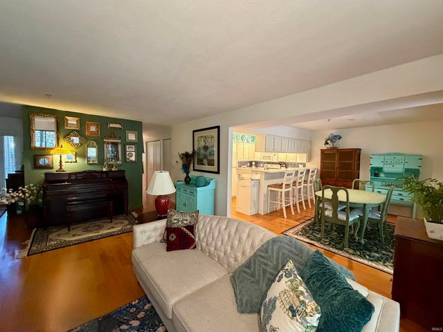 9525 S Pointe Lasalles Dr Unit 86, Bloomington, IN 47401