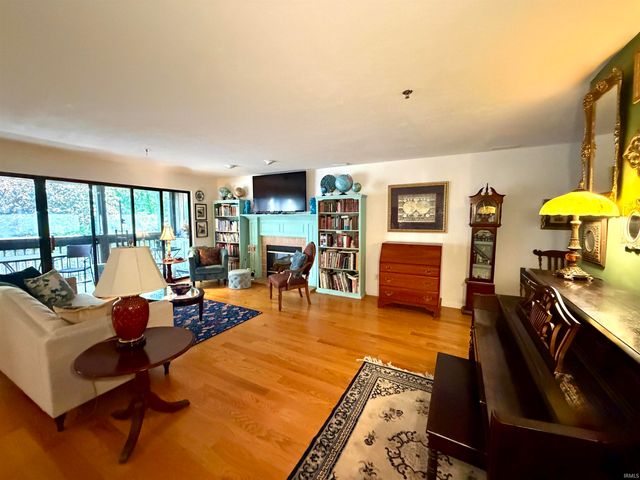 9525 S Pointe Lasalles Dr Unit 86, Bloomington, IN 47401