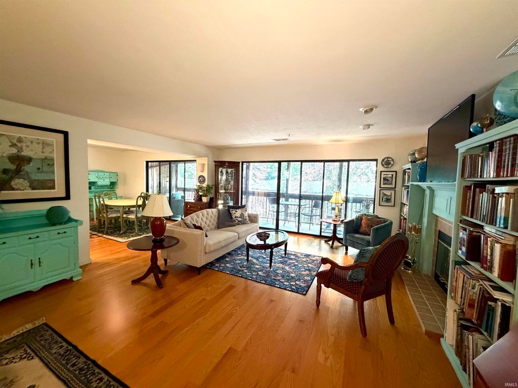 9525 S Pointe Lasalles Dr Unit 86, Bloomington, IN 47401