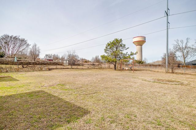 109 Paula Drive, Joshua, TX 76058