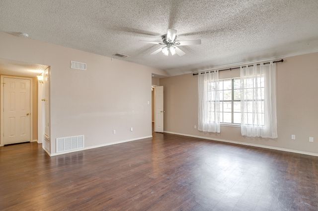 109 Paula Drive, Joshua, TX 76058