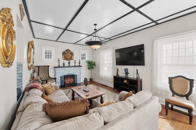 2151 N Campbell Avenue, Springfield, MO 65803