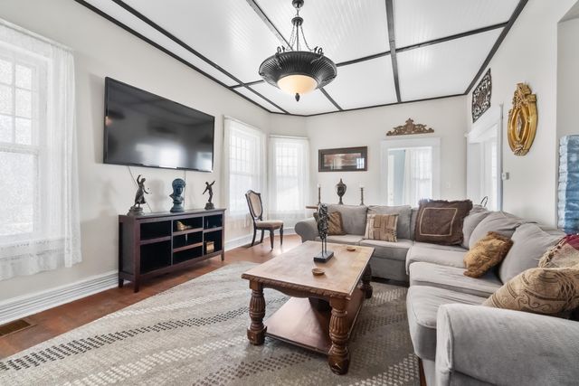 2151 N Campbell Avenue, Springfield, MO 65803