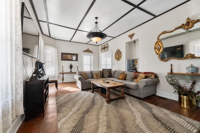 2151 N Campbell Avenue, Springfield, MO 65803