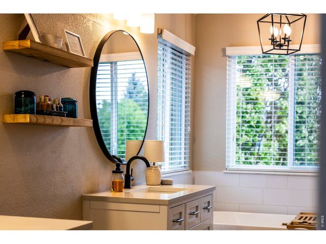 9437 Cherryvale Ln, Highlands Ranch, CO 80126
