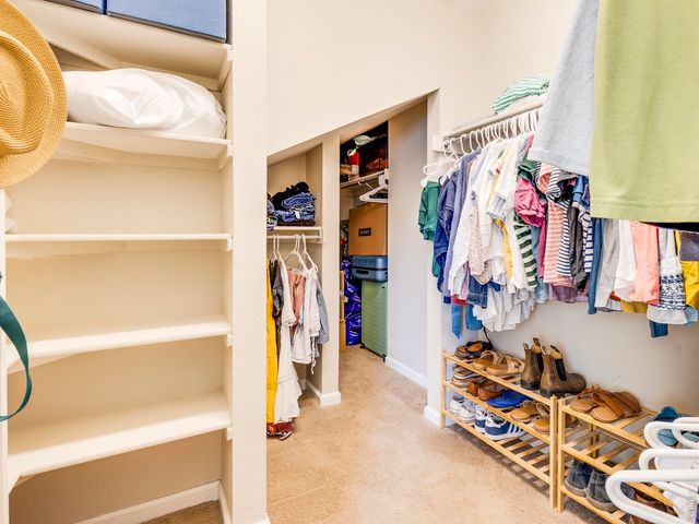 9437 Cherryvale Ln, Highlands Ranch, CO 80126