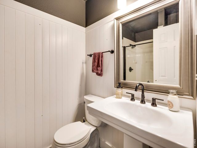 9437 Cherryvale Ln, Highlands Ranch, CO 80126
