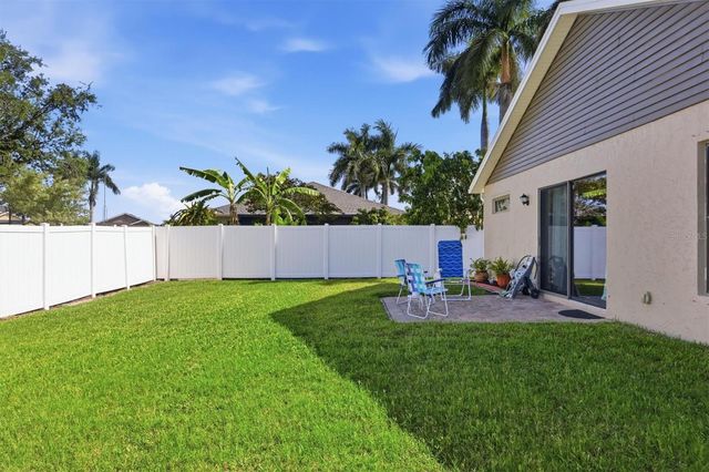 7106 35TH STREET E, Sarasota, FL 34243