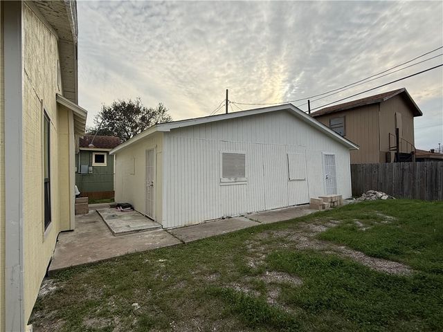 3001 Ruth St, Corpus Christi, TX 78405