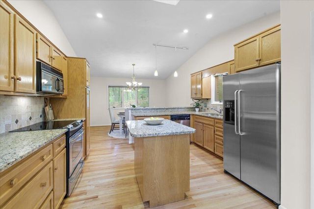 5751 Cox Hopkins RD, Roanoke, VA 24014