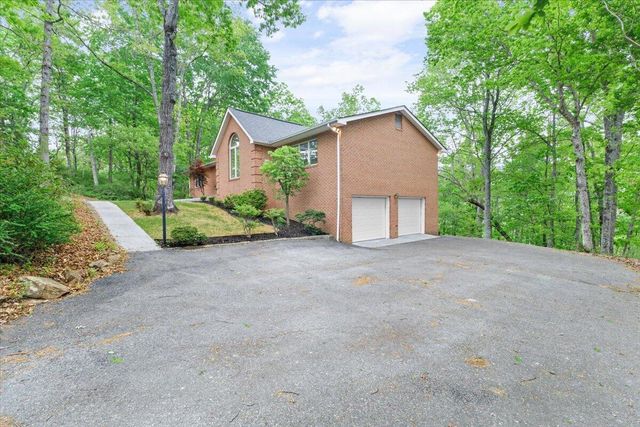 5751 Cox Hopkins RD, Roanoke, VA 24014