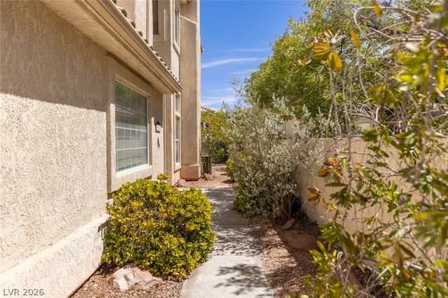 9232 Pitching Wedge Drive, Las Vegas, NV 89134