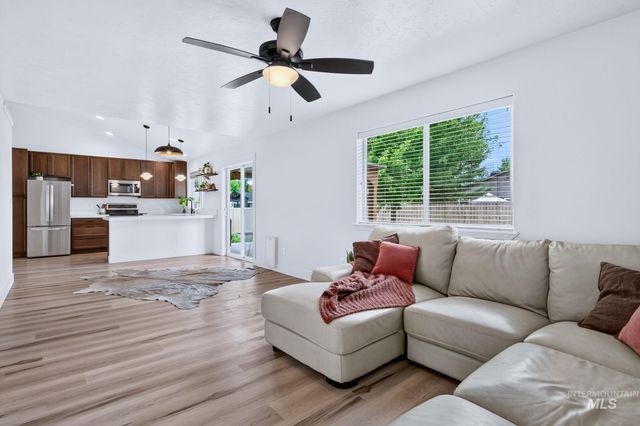 1582 Fairway St, Middleton, ID 83644