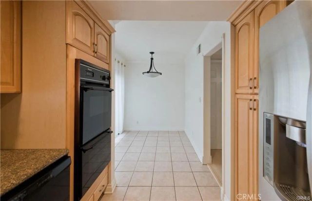 5711 Owensmouth Avenue 117, Woodland Hills, CA 91367