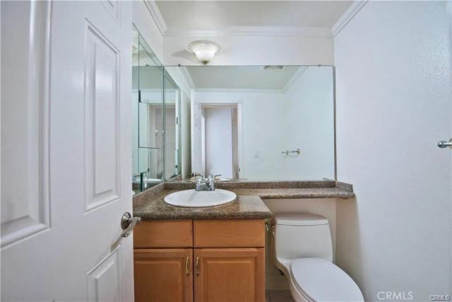 5711 Owensmouth Avenue 117, Woodland Hills, CA 91367