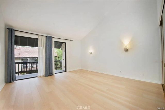 5711 Owensmouth Avenue 117, Woodland Hills, CA 91367