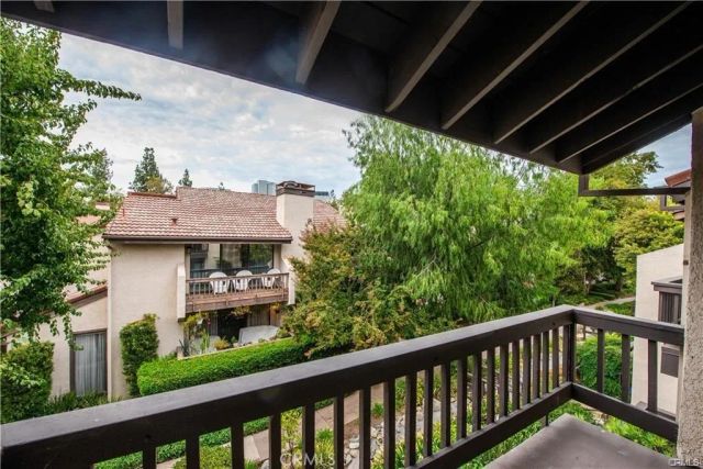 5711 Owensmouth Avenue 117, Woodland Hills, CA 91367