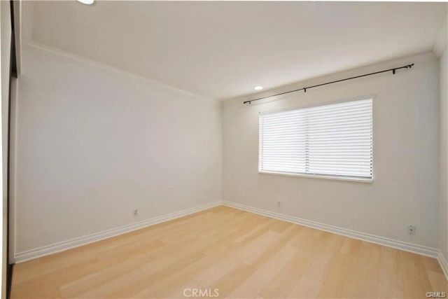 5711 Owensmouth Avenue 117, Woodland Hills, CA 91367