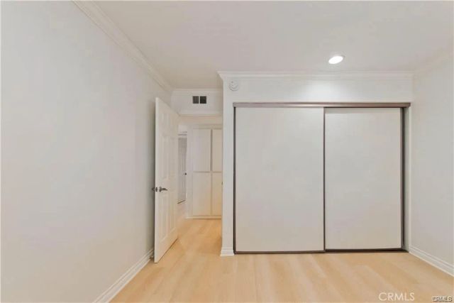 5711 Owensmouth Avenue 117, Woodland Hills, CA 91367