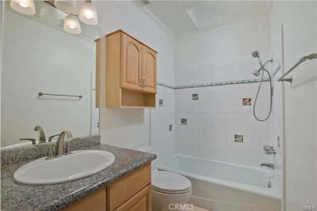 5711 Owensmouth Avenue 117, Woodland Hills, CA 91367