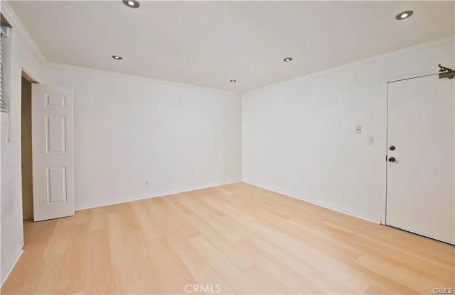 5711 Owensmouth Avenue 117, Woodland Hills, CA 91367