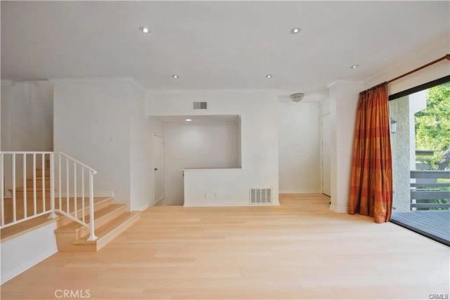 5711 Owensmouth Avenue 117, Woodland Hills, CA 91367