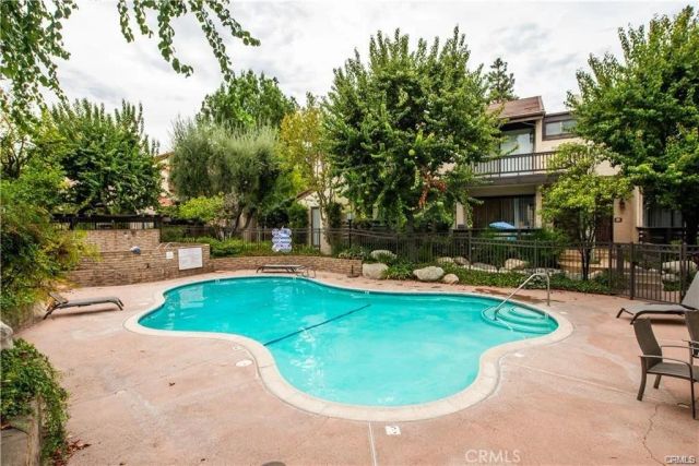 5711 Owensmouth Avenue 117, Woodland Hills, CA 91367