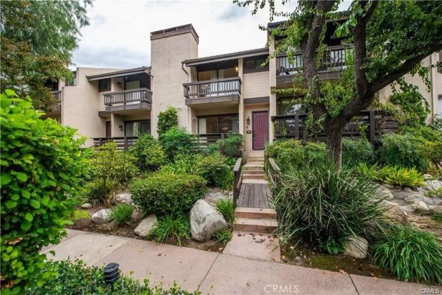 5711 Owensmouth Avenue 117, Woodland Hills, CA 91367