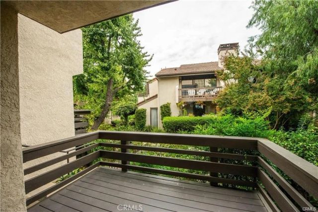 5711 Owensmouth Avenue 117, Woodland Hills, CA 91367