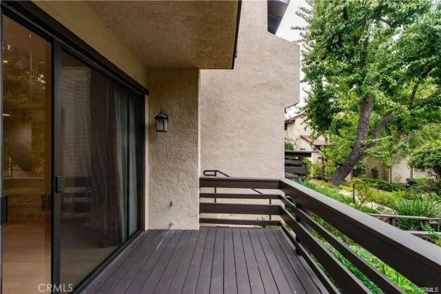 5711 Owensmouth Avenue 117, Woodland Hills, CA 91367