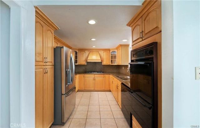 5711 Owensmouth Avenue 117, Woodland Hills, CA 91367