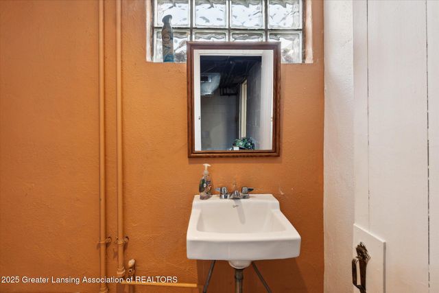 415 W Grand River Avenue, East Lansing, MI 48823