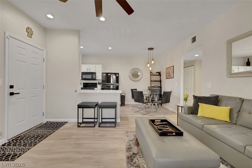 5650 East Sahara Avenue 2017, Las Vegas, NV 89142 — photo 2