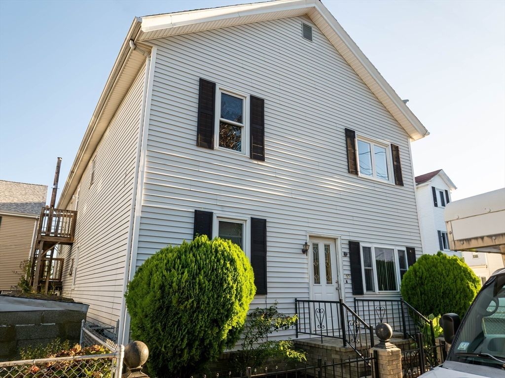 96 Wellington St, Fall River, MA 02720