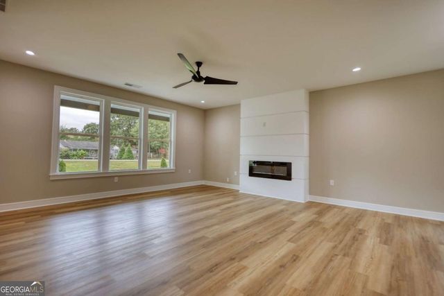 155 Skyland Drive E, Locust Grove, GA 30248