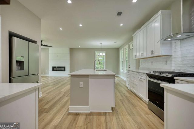 155 Skyland Drive E, Locust Grove, GA 30248